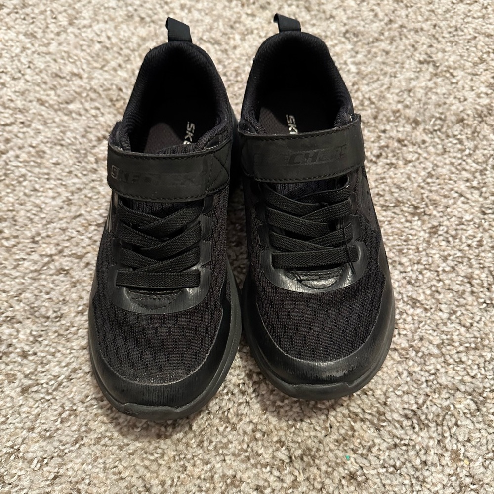 Black Sketchers shoes